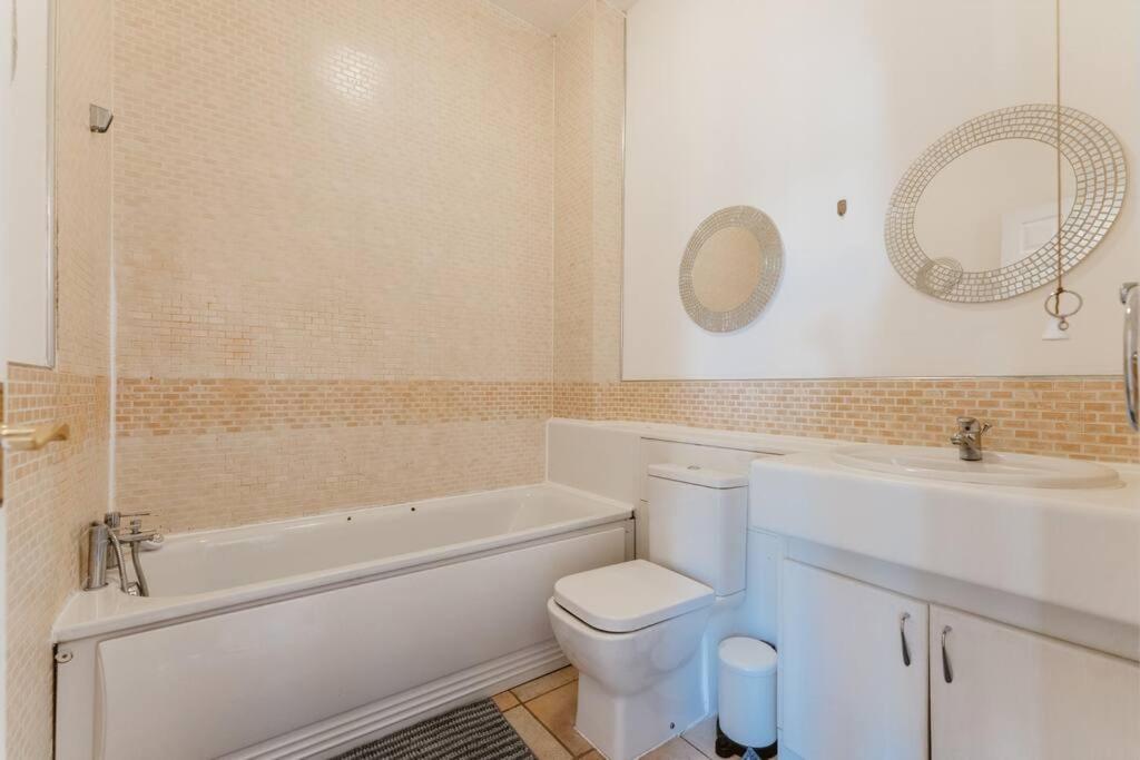 Comfortable Double Room For Your London Getaway Bagian luar foto
